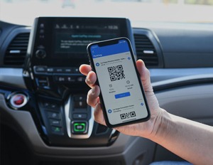 qr code on smartphone in car